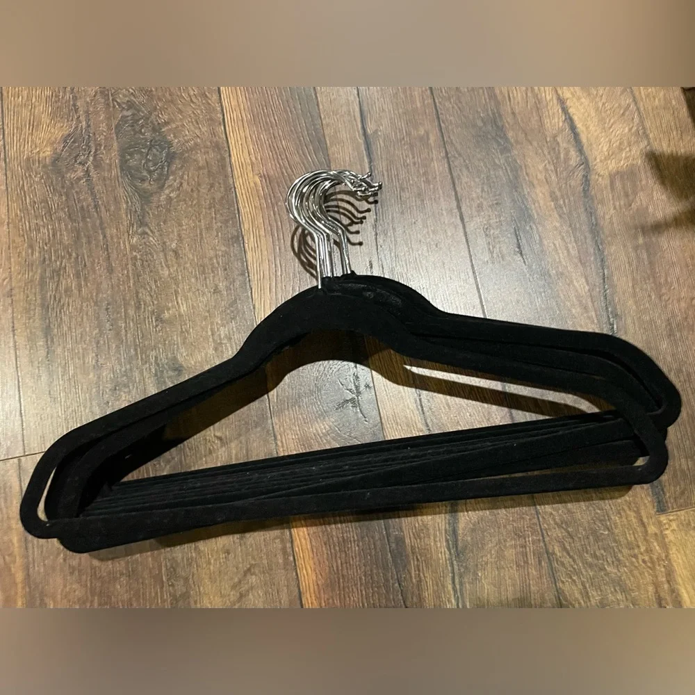 50 Piece Closet Organizer: 10 Black Velvet Hangers, 20 Cascading Hooks, 20 Clips